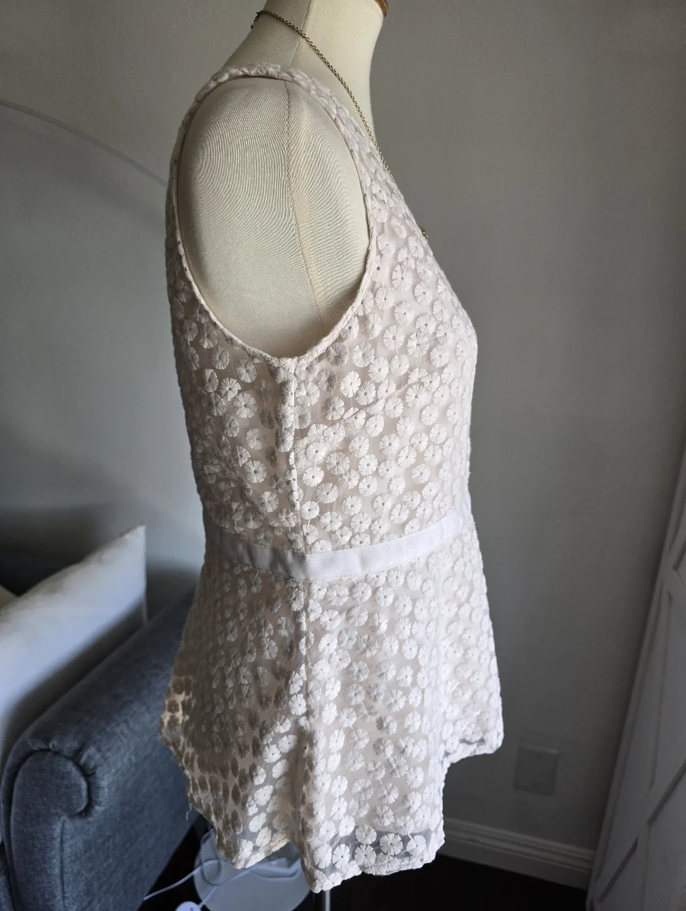 Banana Republic Women's Cream Embroidered/Eyelet Sleeveless Peplum Top